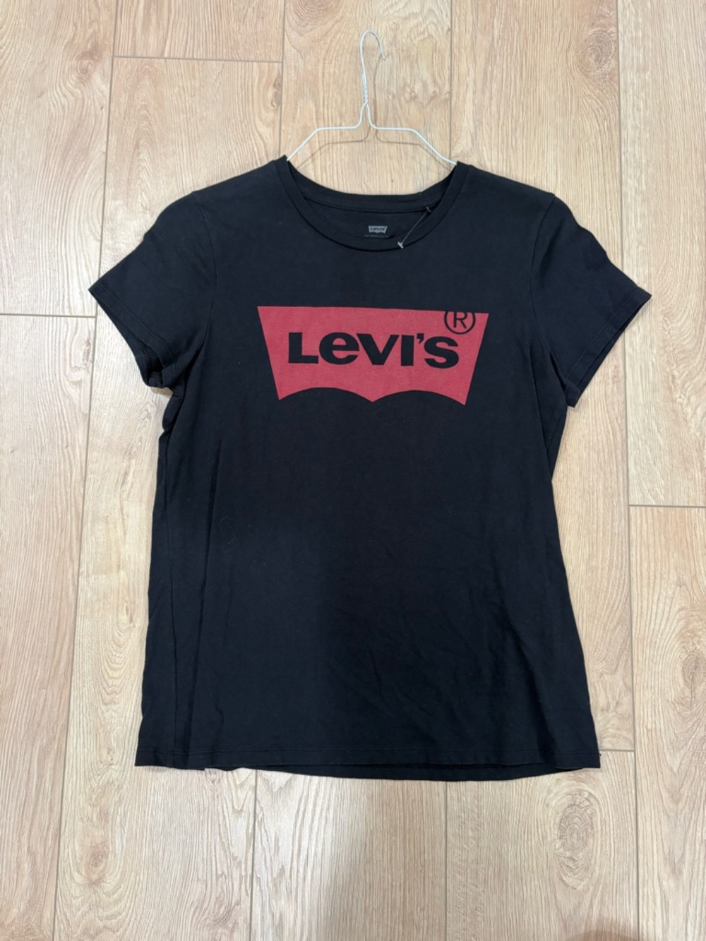 Levi's Black Short Sleeve Tee with Red Logo size M‎
